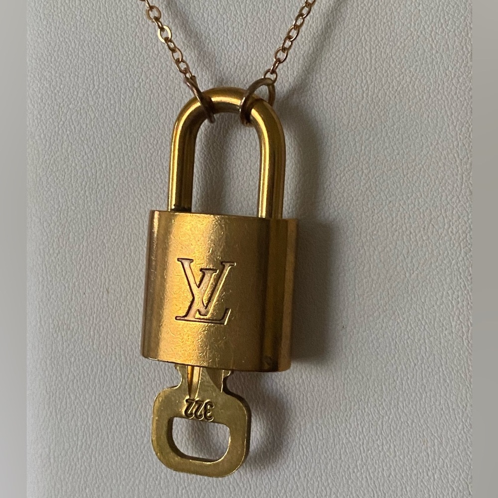 Authentic Louis Vuitton Lock with key 322